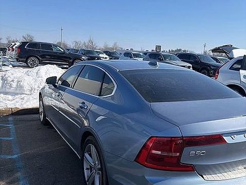 Used 2018 Volvo S90 T5 Momentum w/ Convenience Package image 5