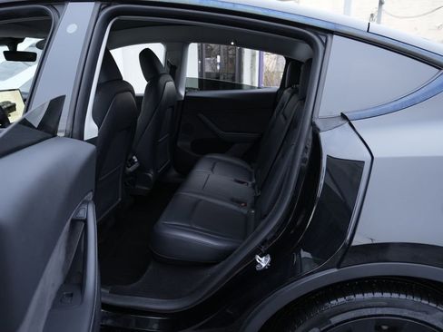 Used 2023 Tesla Model Y Long Range image 28