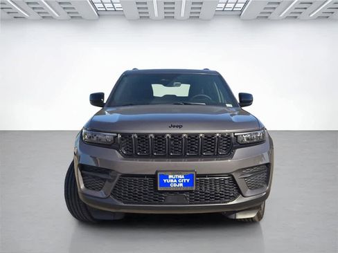 New 2025 Jeep Grand Cherokee Altitude image 2