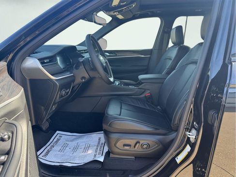 New 2026 Jeep Grand Cherokee Limited AWD/4WD image 9