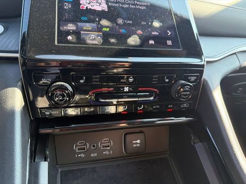 Used 2023 Jeep Grand Cherokee L Laredo AWD/4WD image 15