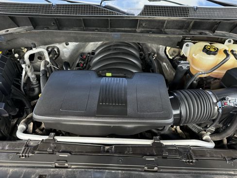 Used 2022 Chevrolet Silverado 1500 LT AWD/4WD image 31