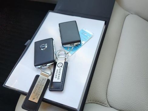 Used 2024 Volvo V60 B5 Cross Country Plus image 7