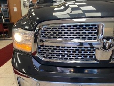 Used 2014 RAM 1500 Laramie w/ Convenience Group image 10