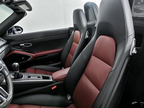 Used 2018 Porsche 718 Boxster S RWD image 17
