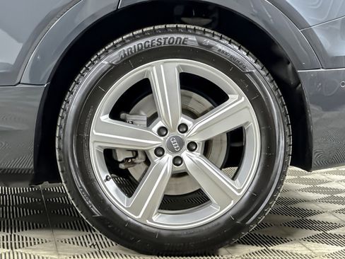 Used 2019 Audi e-tron Premium Plus image 25