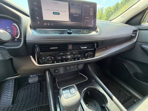 Used 2025 Nissan Rogue Platinum w/ Platinum Premium Package AWD/4WD image 20