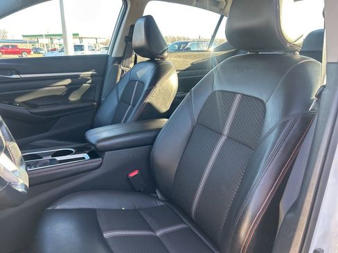 Used 2024 Nissan Altima 2.5 SR image 10