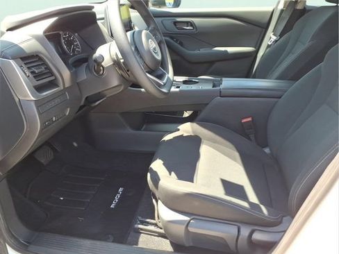 Used 2024 Nissan Rogue S FWD image 19