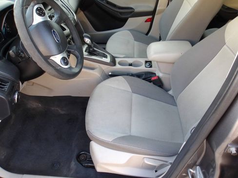 Used 2014 Ford Focus SE FWD image 5