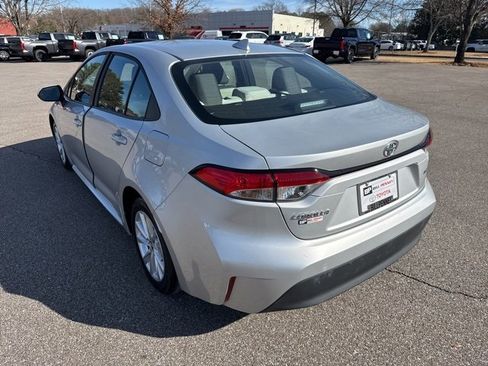 Used 2025 Toyota Corolla LE image 3