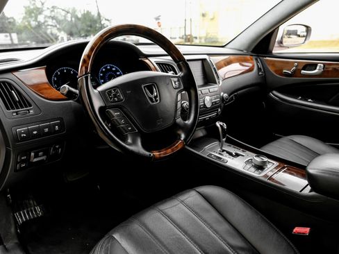 Used 2013 Hyundai Equus Signature image 3