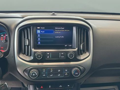 Used 2022 Chevrolet Colorado LT AWD/4WD image 10