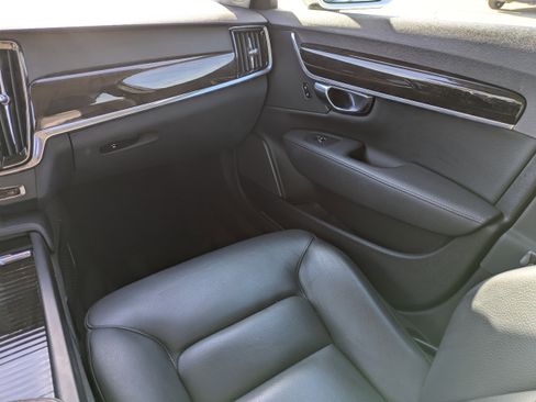 Used 2018 Volvo S90 T5 Momentum w/ Convenience Package image 19