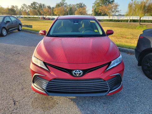 Used 2023 Toyota Camry LE image 2