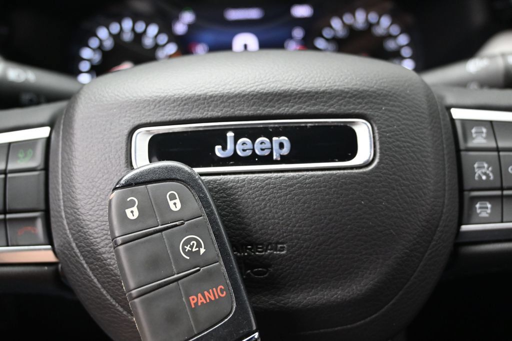 Used 2025 Jeep Compass Limited AWD/4WD image 43