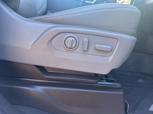 Used 2022 Chevrolet Silverado 2500 LTZ w/ LTZ Convenience Package image 38