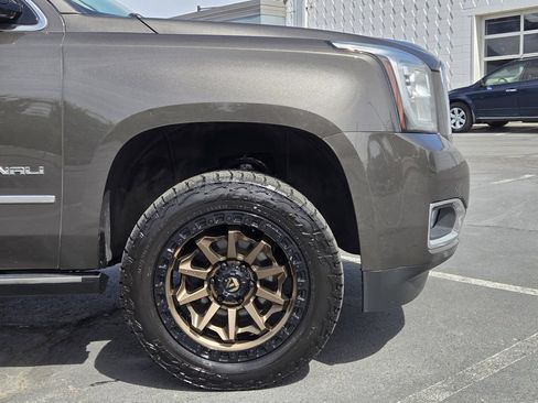 Used 2020 GMC Yukon Denali w/ Denali Ultimate Package AWD/4WD image 9