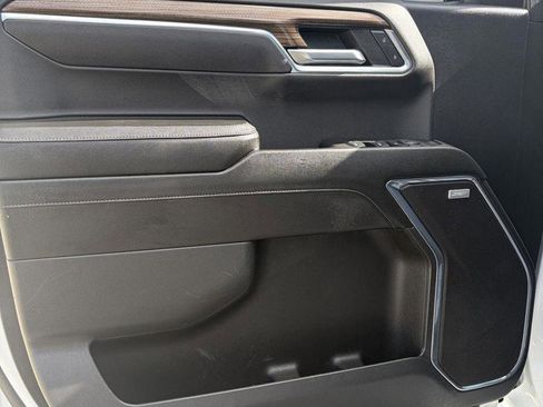 Used 2022 Chevrolet Silverado 1500 LT Trail Boss w/ LT Trail Boss Premium Package image 9