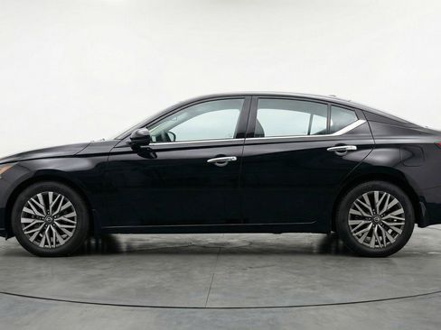 Used 2025 Nissan Altima 2.5 SV image 5