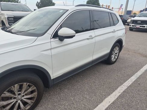 Used 2018 Volkswagen Tiguan SE w/ Panoramic Sunroof Package FWD image 4