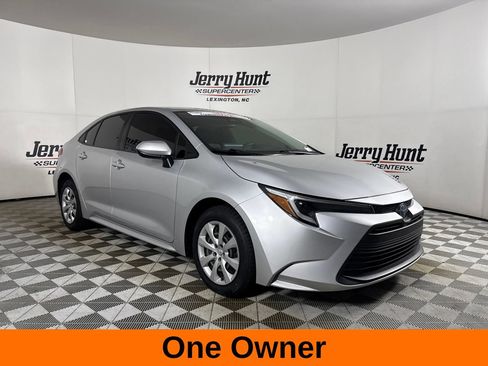 Used 2023 Toyota Corolla LE FWD image 4