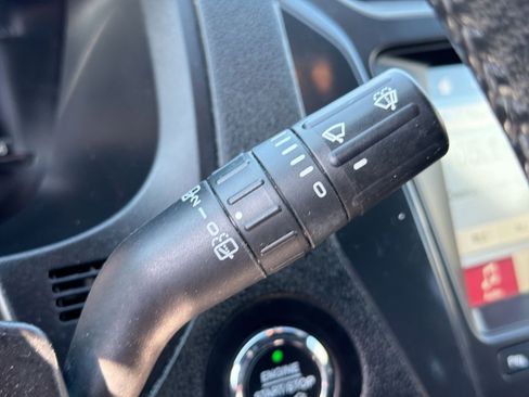 Used 2018 Ford Explorer XLT w/ Equipment Group 202A FWD image 32