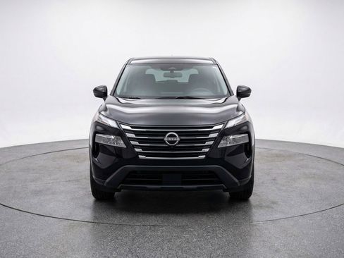 Used 2025 Nissan Rogue SV AWD/4WD image 2