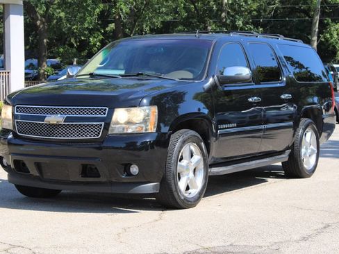 Used 2011 Chevrolet Suburban LTZ RWD image 3