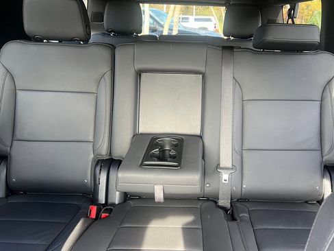 Used 2025 Chevrolet Suburban Z71 image 12