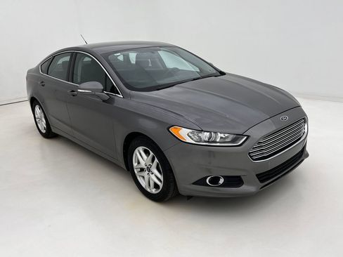Used 2013 Ford Fusion SE image 2