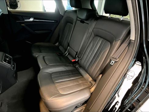 Used 2019 Audi Q5 Premium w/ Convenience Package image 22