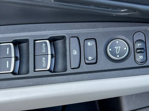 Used 2023 Honda Accord EX image 12