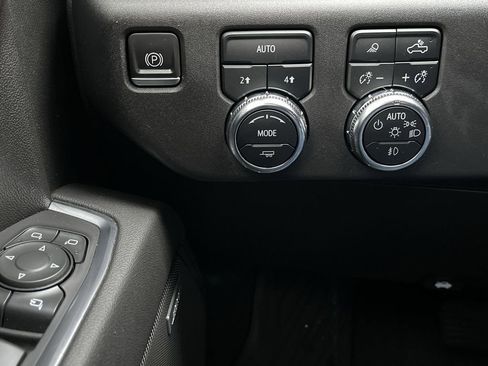 Used 2022 GMC Sierra 1500 SLT w/ SLT Convenience Package image 18