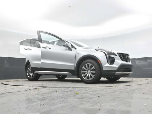 Used 2019 Cadillac XT4 Premium Luxury w/ Enhanced Visibility Package AWD/4WD image 39