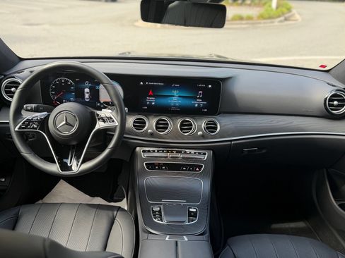 Used 2022 Mercedes-Benz E 350 Sedan image 4