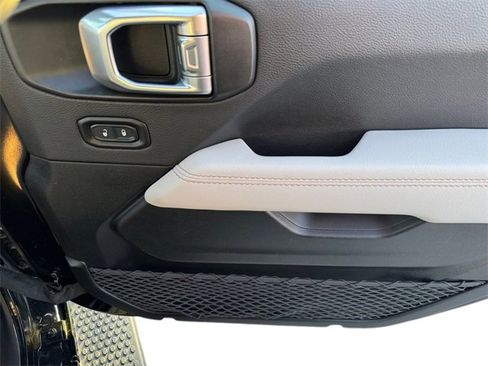 Certified 2021 Jeep Wrangler Unlimited Sahara image 21