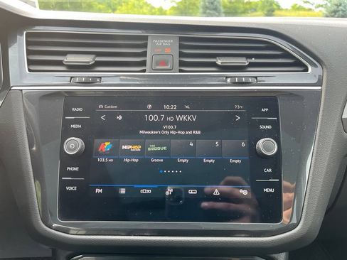 Certified 2023 Volkswagen Tiguan SE w/ Panoramic Sunroof Package AWD/4WD image 19