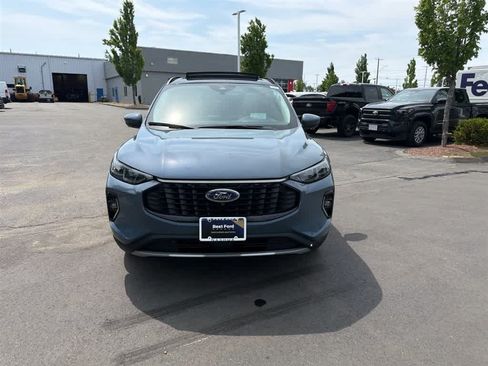 Used 2023 Ford Escape Platinum w/ Premium Technology Package AWD/4WD image 2