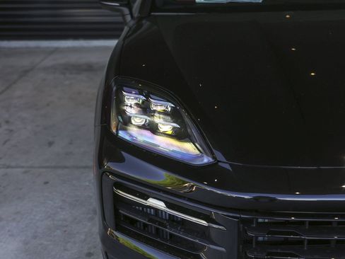 New 2026 Porsche Cayenne Coupe AWD/4WD image 11