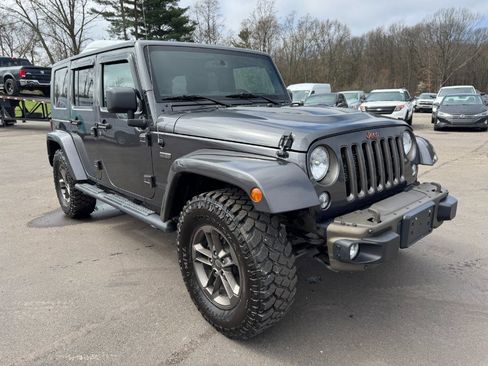 Used 2017 Jeep Wrangler Unlimited Sahara AWD/4WD image 8