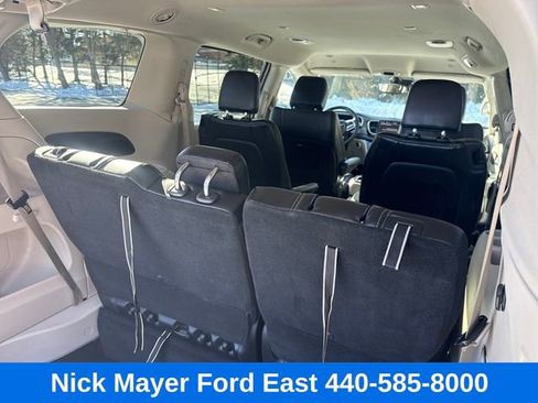 Used 2023 Chrysler Pacifica Touring-L FWD image 17