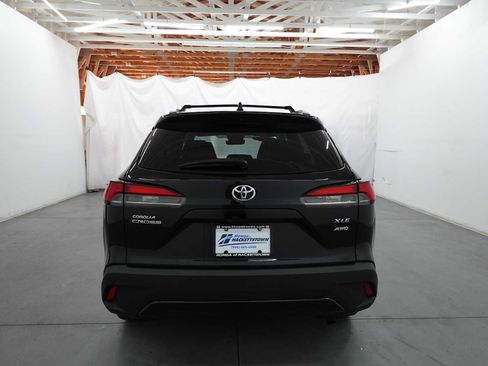 Used 2023 Toyota Corolla Cross XLE w/ Convenience Package image 6