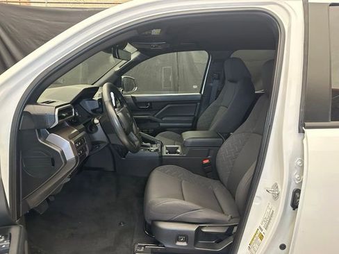 Used 2024 Toyota Tacoma SR5 AWD/4WD image 21