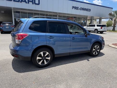 Used 2017 Subaru Forester 2.5i Premium AWD/4WD image 3