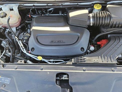 Used 2021 Chrysler Pacifica Touring-L FWD image 23
