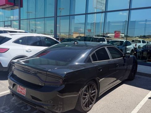 Used 2016 Dodge Charger R/T RWD image 3