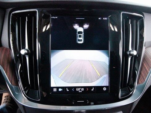 Used 2023 Volvo S60 T8 Plus image 12