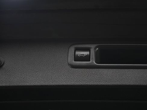 Used 2025 Toyota Highlander XSE AWD/4WD image 19