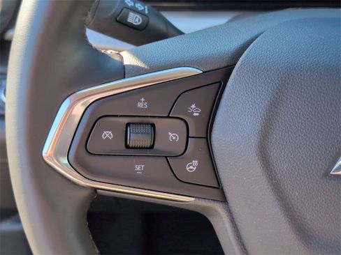 Used 2025 Chevrolet Trax LT w/ LT Convenience Package image 20